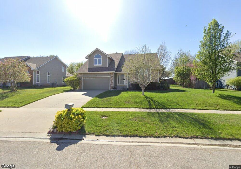 2209 SW Pondview Dr, Topeka, KS 66614 - photo 1