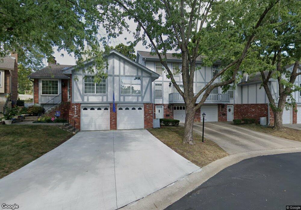 9939 Edelweiss Cir, Shawnee, KS 66203 - photo 1