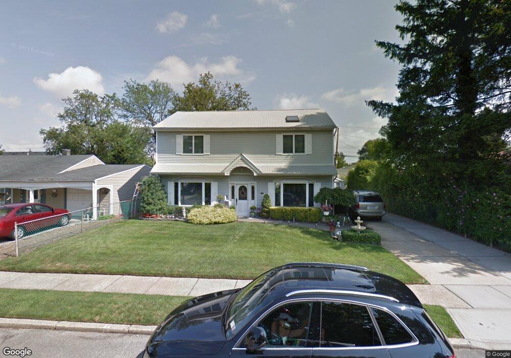 41 Jeanne Ln, Bethpage, NY 11714 - photo 1