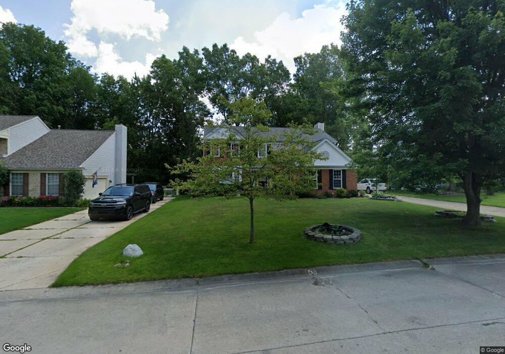 1739 Dawncrest Dr, West Bloomfield, MI 48324 - photo 1