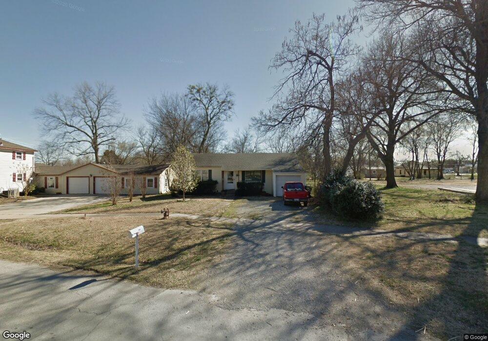 521 E 5th St, Claremore, OK 74017 - photo 1