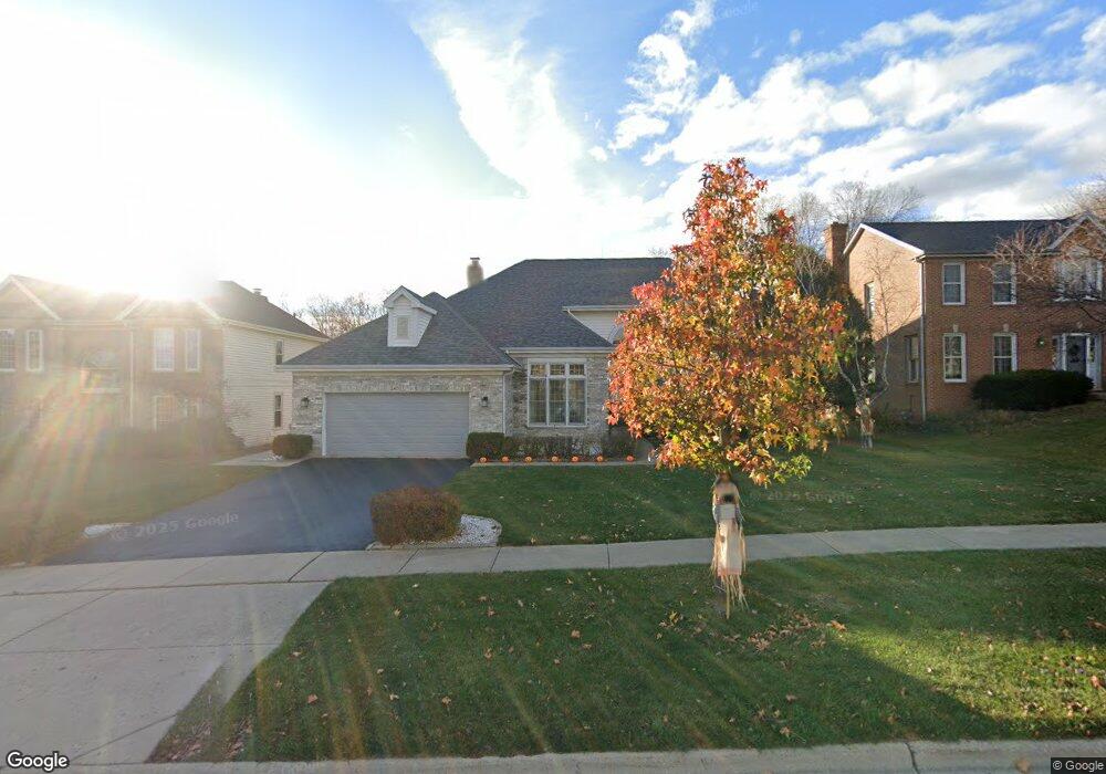 340 Fieldcrest Dr, Algonquin, IL 60102 - photo 1