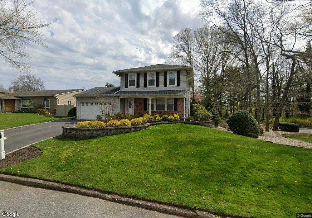 1 Pimlico Dr, ComMacK, NY 11725 - photo 1