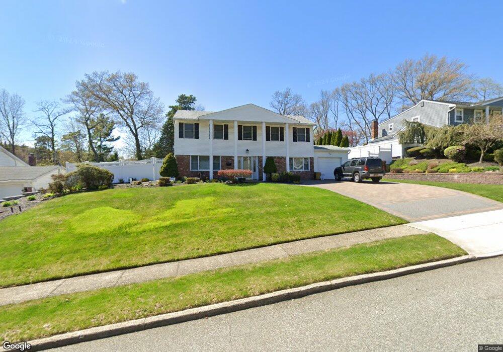 6 Edna Ln, ComMacK, NY 11725 - photo 1