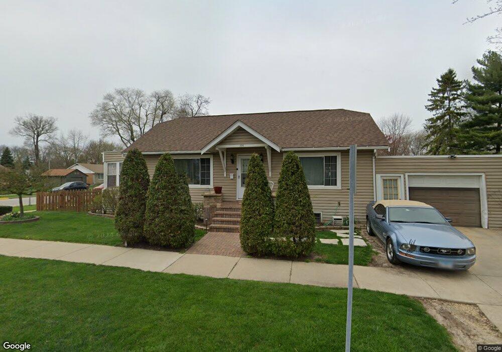 104 N Elmwood Dr, Aurora, IL 60506 - photo 1