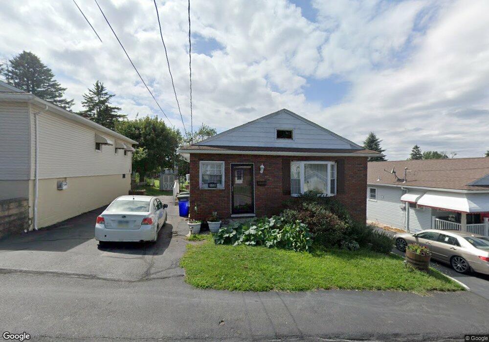 712 Mckinley St, Hazleton, PA 18201 - photo 1