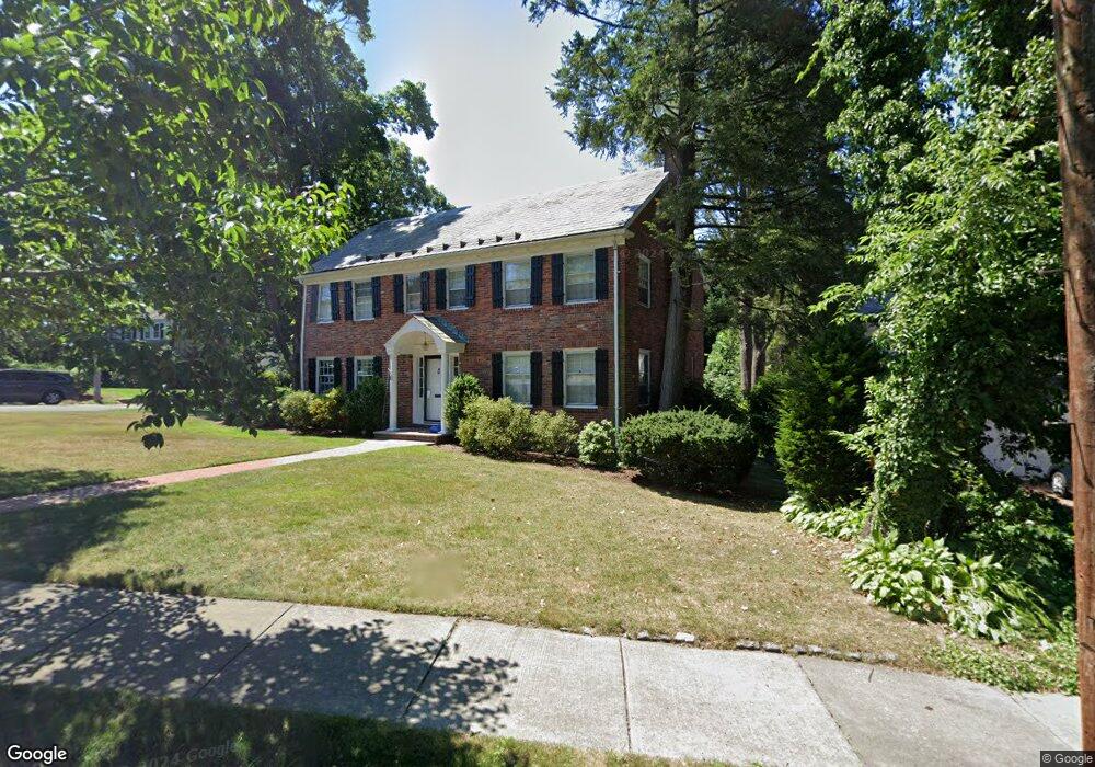 6 Surrey Rd unit 4, Newton, MA 02458 - photo 1