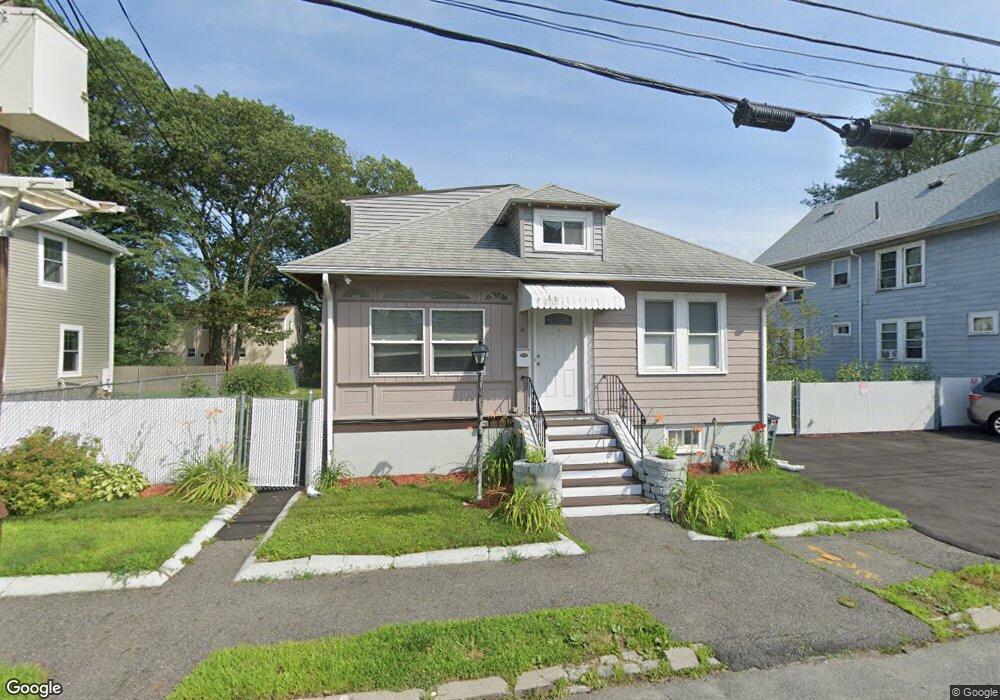 18 Weybosset St, Hyde Park, MA 02136 - photo 1