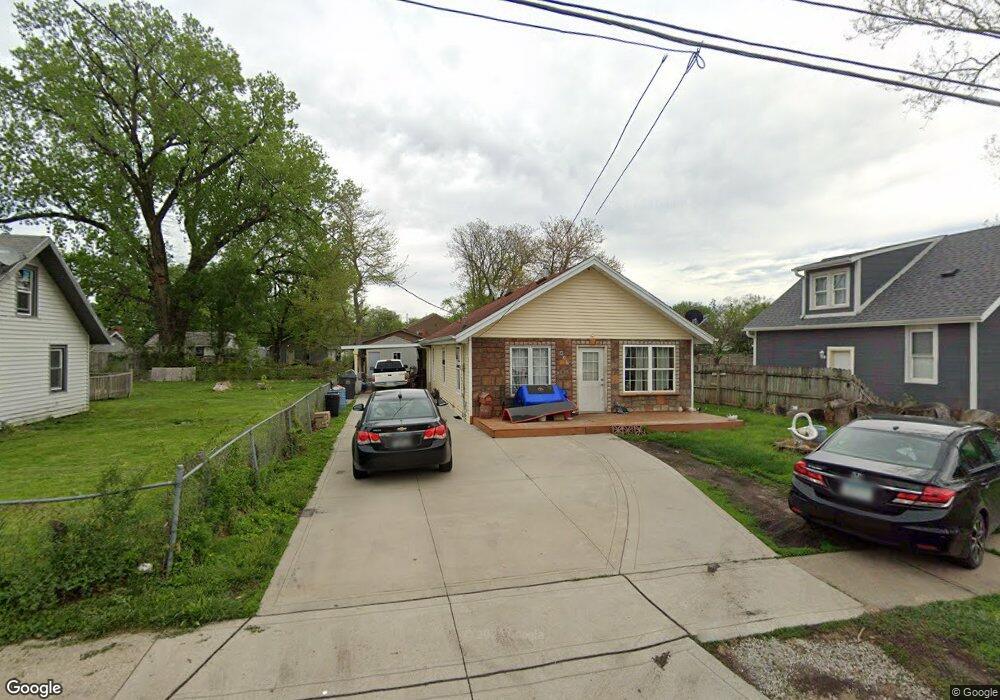 827 E 22nd St, Des Moines, IA 50317 - photo 1