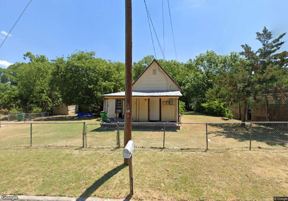 1128 Witherspoon St, Gainesville, TX 76240 - photo 1