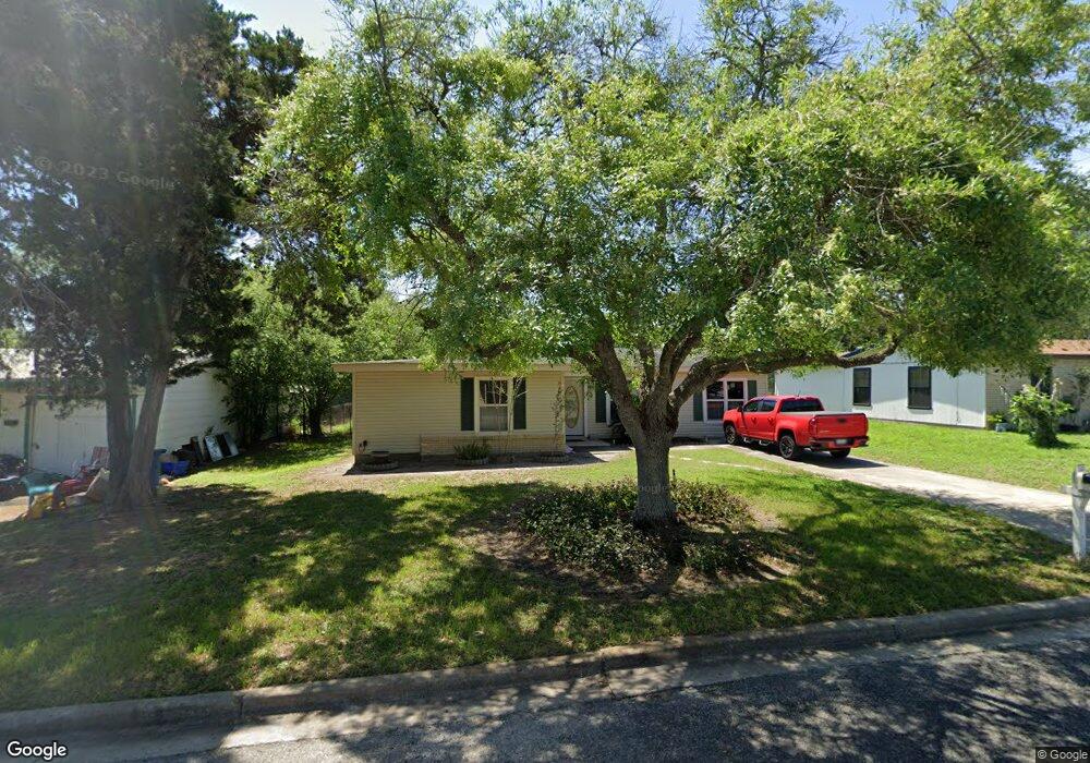 1510 E Rosewood St, Beeville, TX 78102 - photo 1