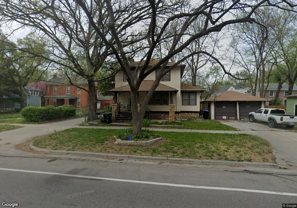 1110 SW 4th St, Topeka, KS 66606 - photo 1
