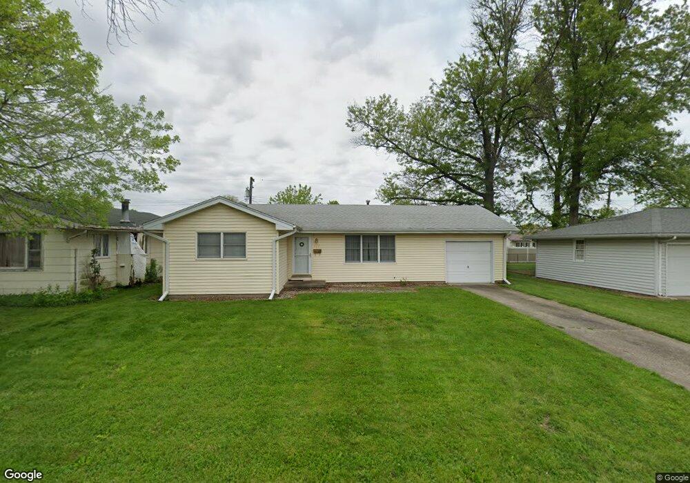 917 N 30th St, Mattoon, IL 61938 - photo 1