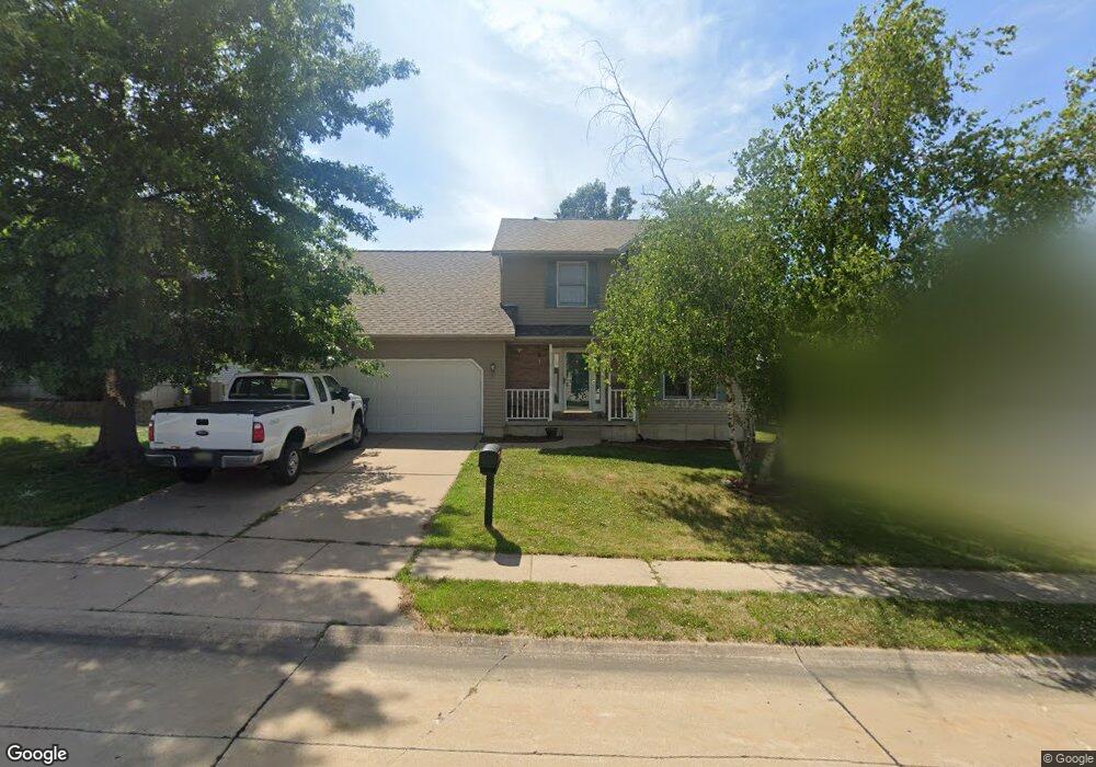 6124 N Linwood Ave, Davenport, IA 52806 - photo 1