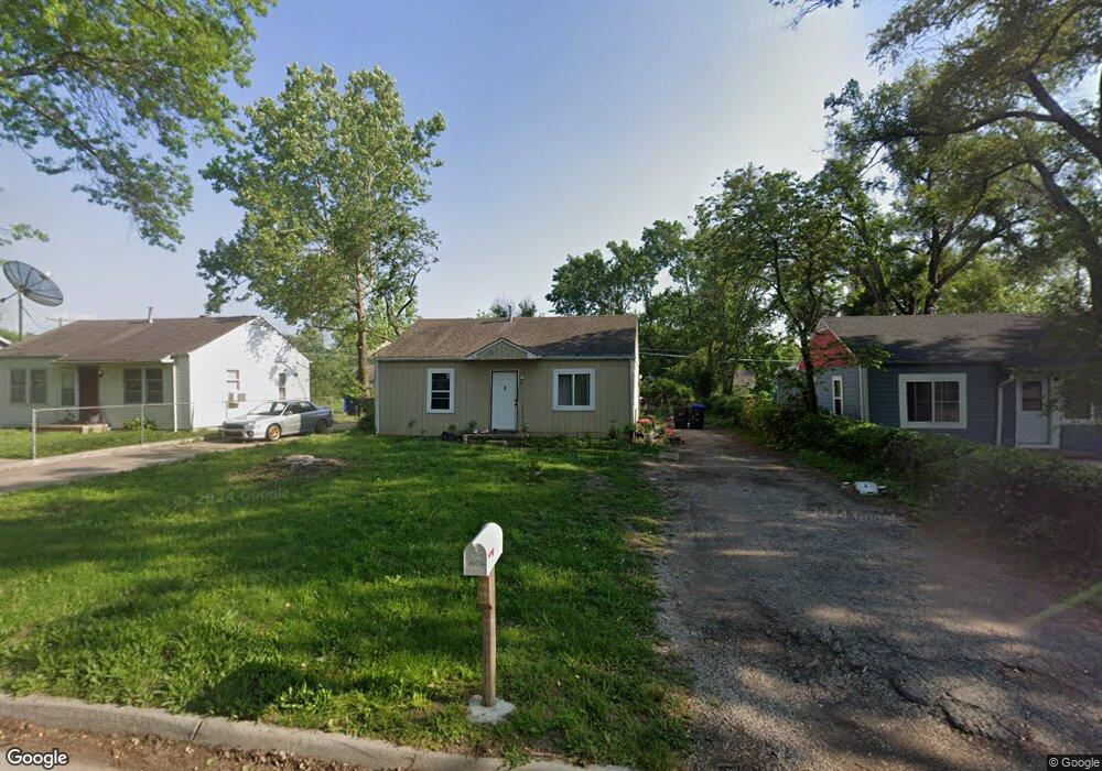 911 SE 33rd St, Topeka, KS 66605 - photo 1