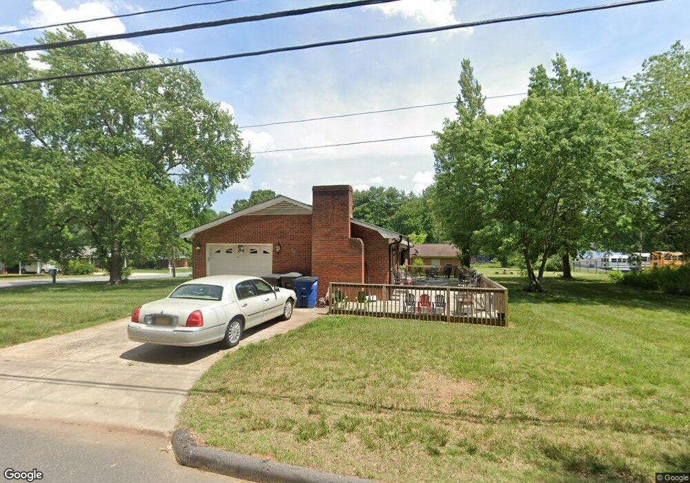 521 N Bost St, Statesville, NC 28677 - photo 1