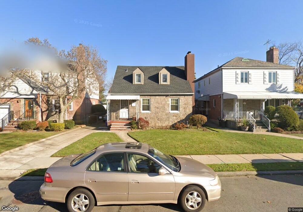 7523 173rd St, Fresh Meadows, NY 11366 - photo 1