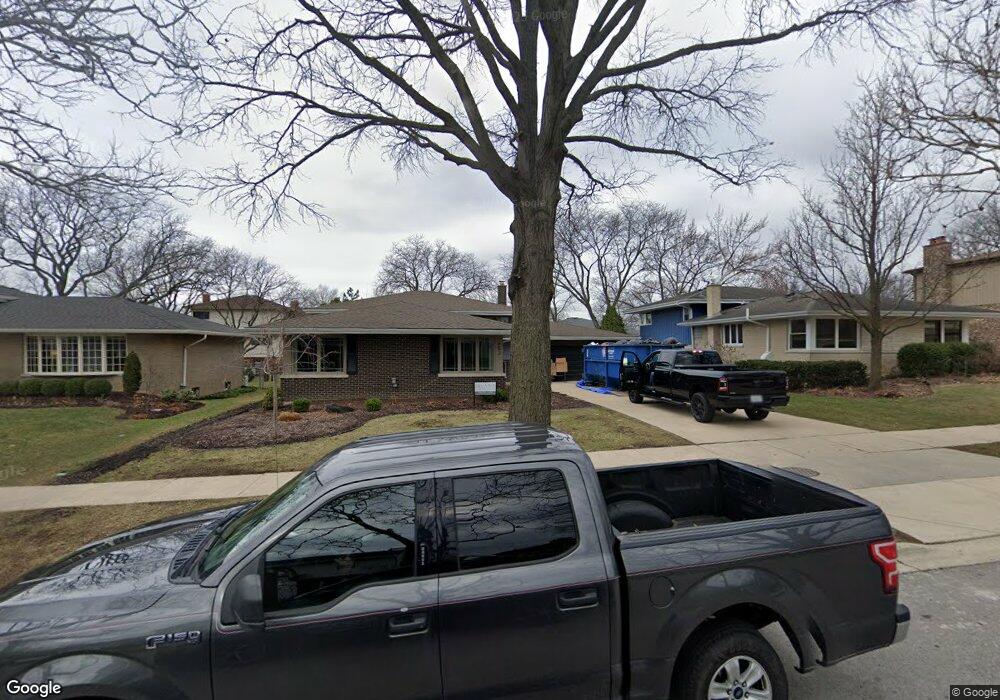 652 S Hillcrest Ave, Elmhurst, IL 60126 - photo 1