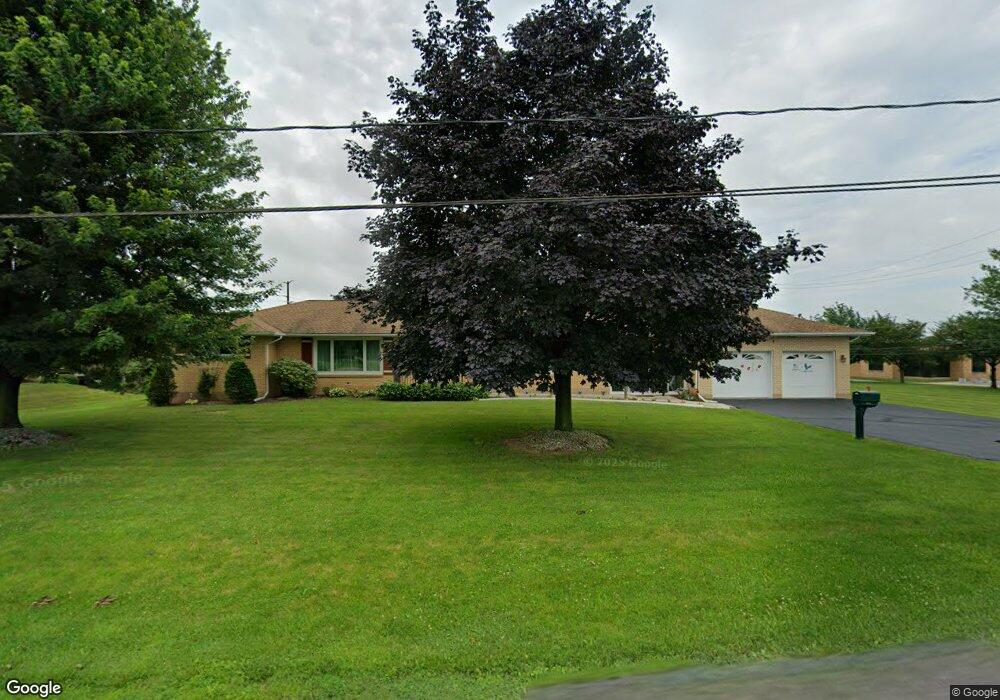 2813 Mountain View Dr, Bath, PA 18014 - photo 1