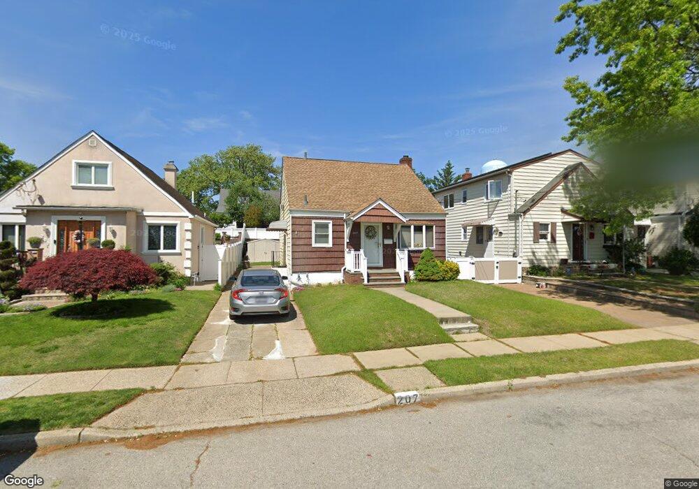 207 Lincoln Rd, Franklin Square, NY 11010 - photo 1