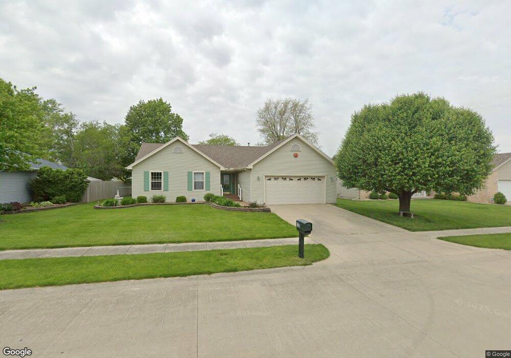 813 Vanlaningham Dr, Mattoon, IL 61938 - photo 1