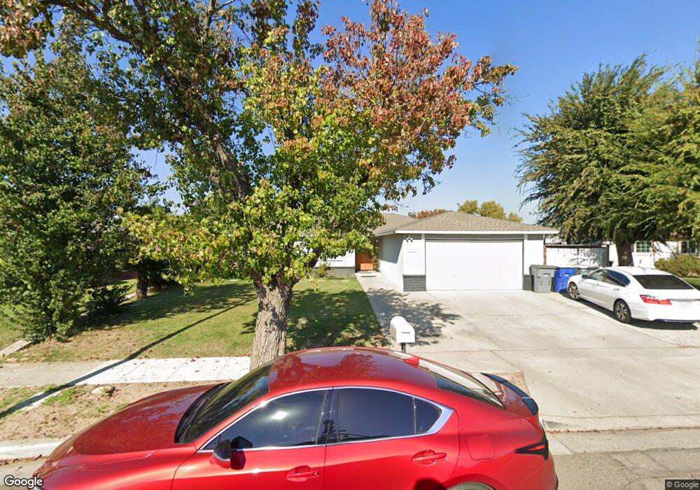 5877 E Pontiac Way, Fresno, CA 93727 - photo 1