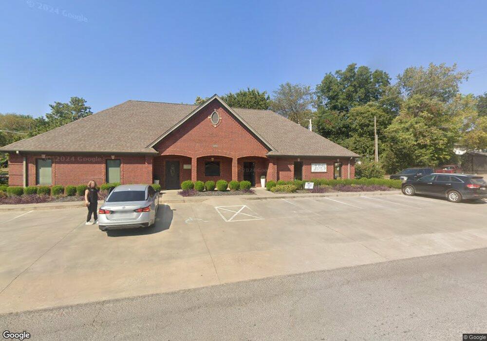 204 S Cherokee Ave, Tahlequah, OK 74464 - photo 1