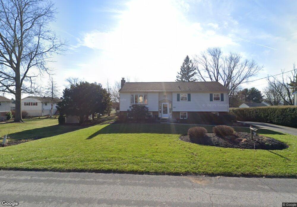 526 Terrace Ave, Mount Joy, PA 17552 - photo 1
