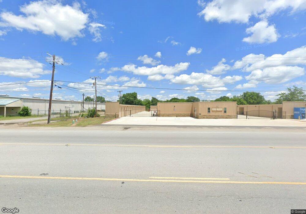 2420 N Center St, Bonham, TX 75418 - photo 1