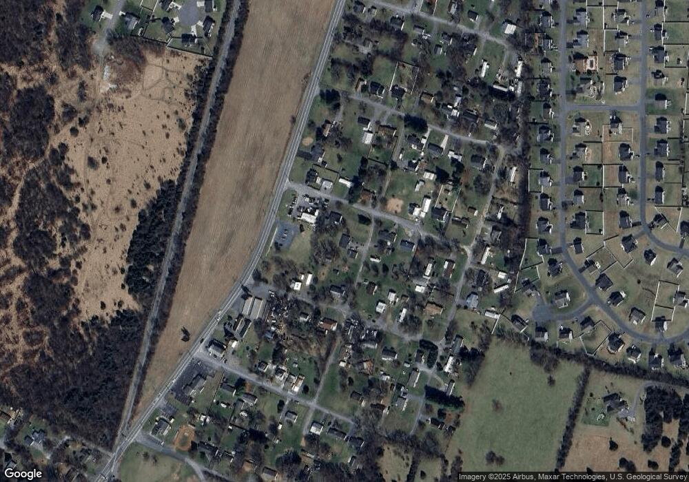 135 Plainview Dr, Bunker Hill, WV 25413 - photo 1