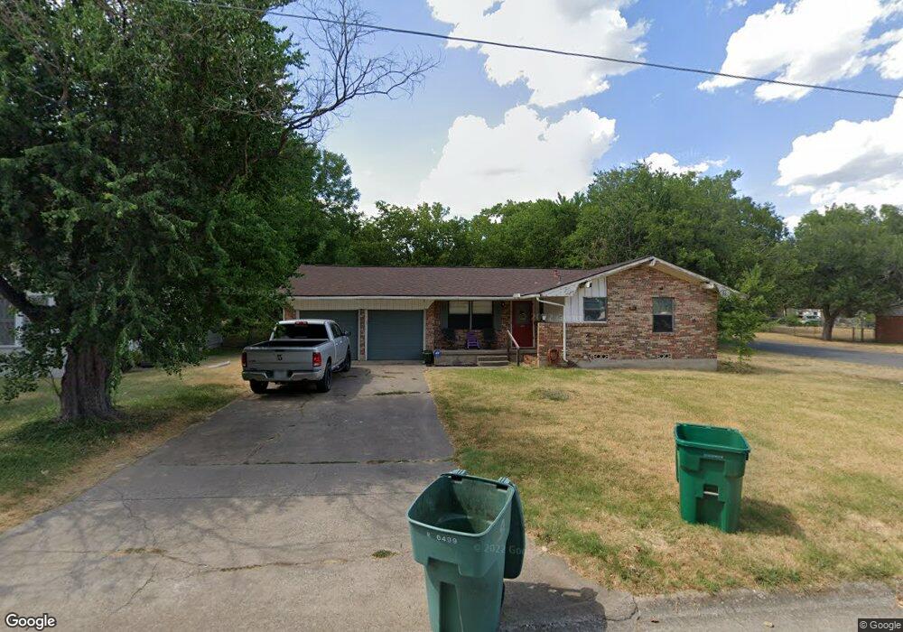 305 W Dexter St, Sherman, TX 75092 - photo 1