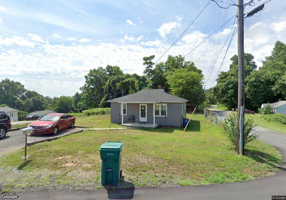 841 Willow St, Reidsville, NC 27320 - photo 1