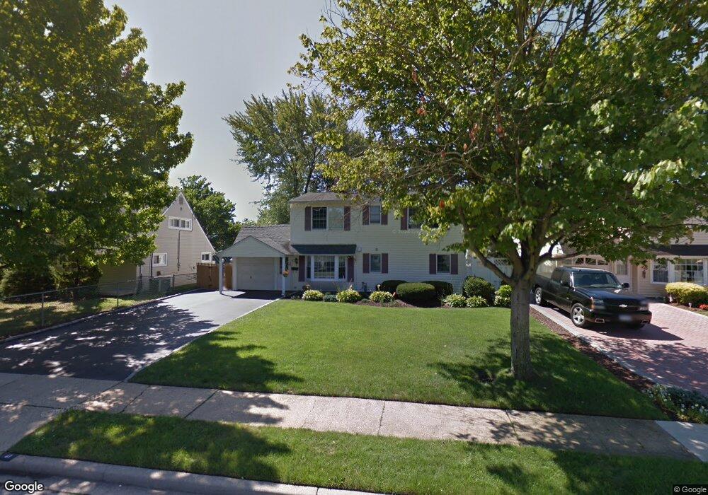 41 Sprucewood Dr, Levittown, NY 11756 - photo 1