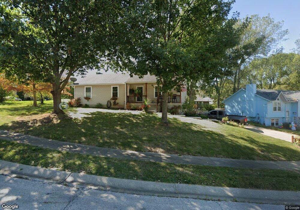 319 Shenandoah Dr, Raymore, MO 64083 - photo 1