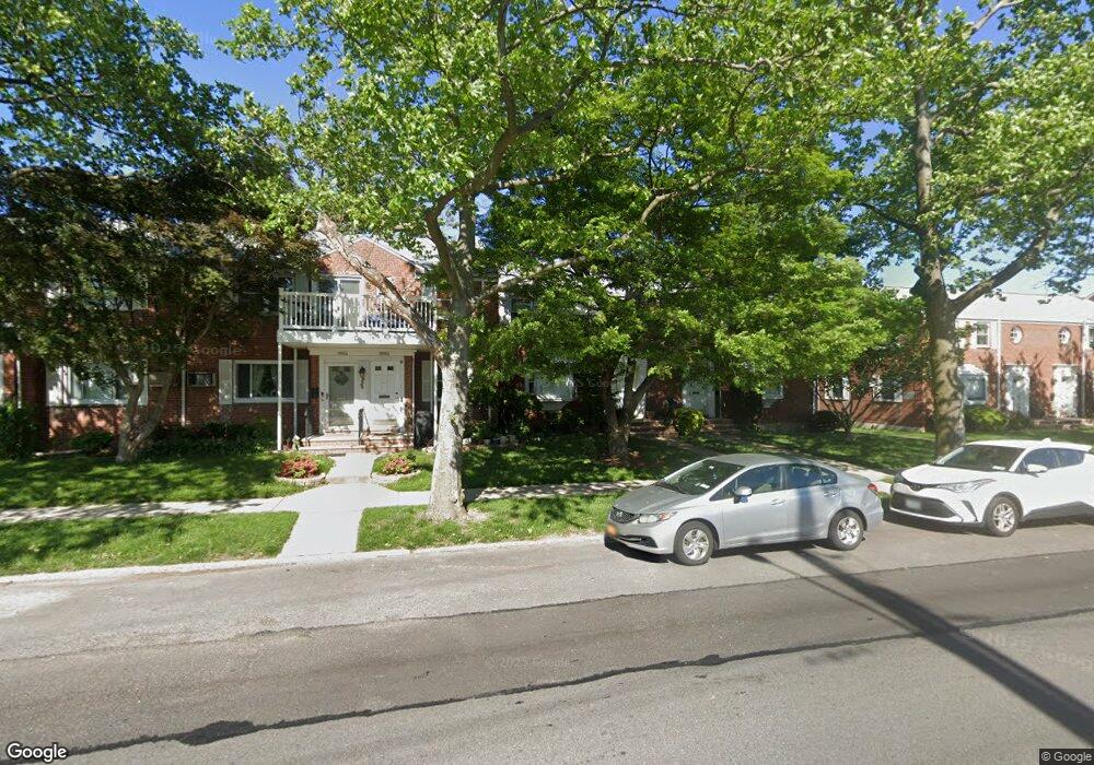 76-9 Commonwealth Blvd unit 2, Bellerose, NY 11426 - photo 1