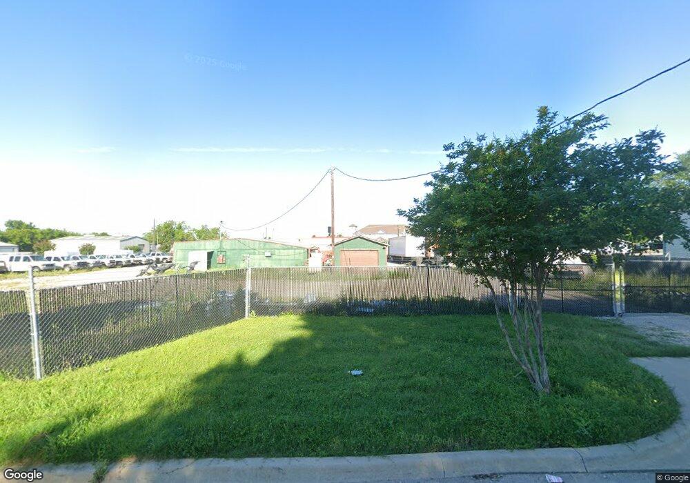 2005 Woodbine St, Cleburne, TX 76031 - photo 1