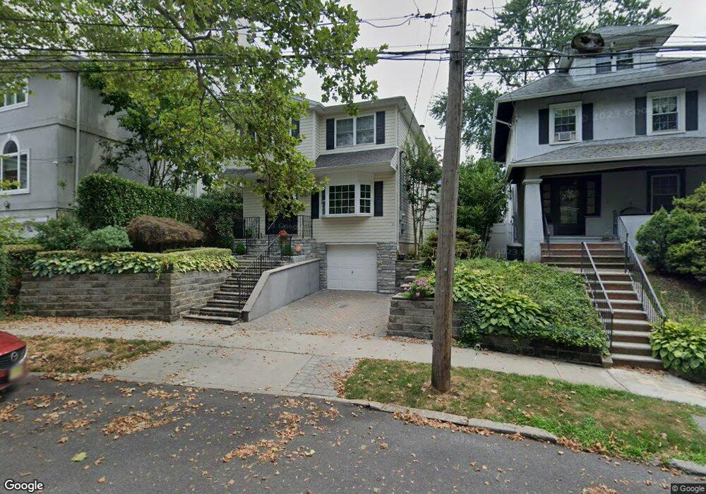 216 Kingsley Ave, Staten Island, NY 10314 - photo 1