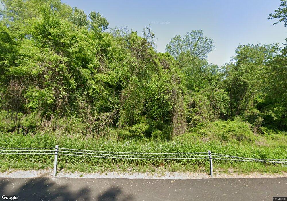 221 Weaver St unit 19A, Greenwich, CT 06831 - photo 1