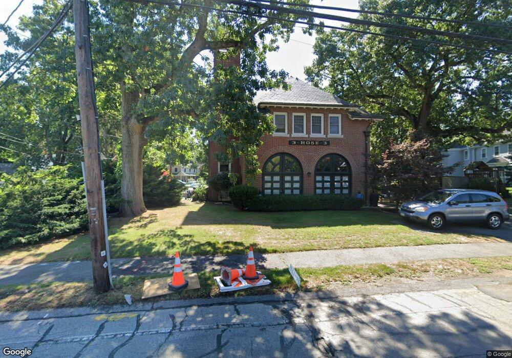 182 Walnut St unit 3 The Tower, Wellesley Hills, MA 02481 - photo 1