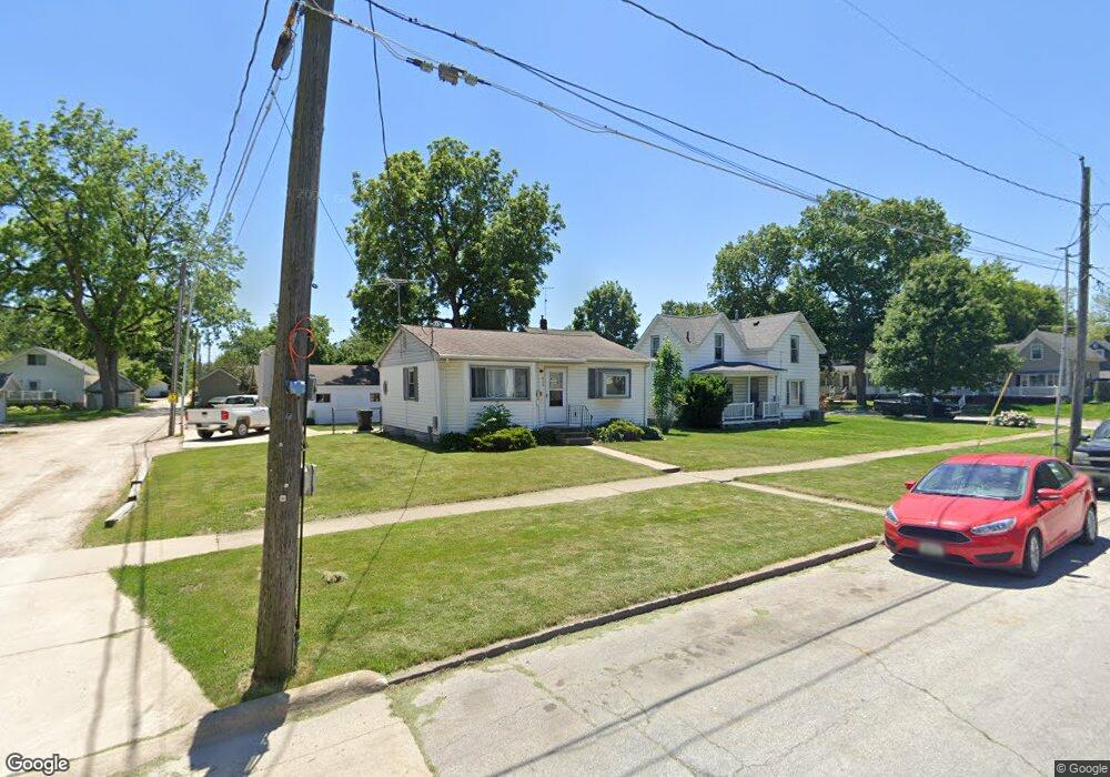 616 W 3rd St, Cedar Falls, IA 50613 - photo 1