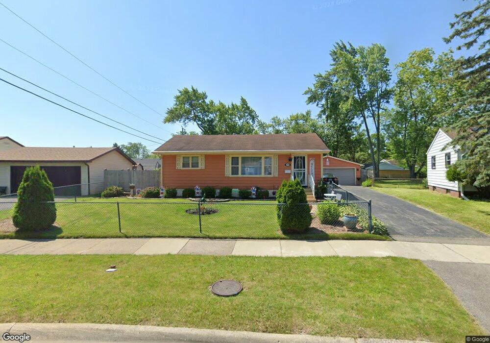 2216 Shawnee Rd, Waukegan, IL 60087 - photo 1