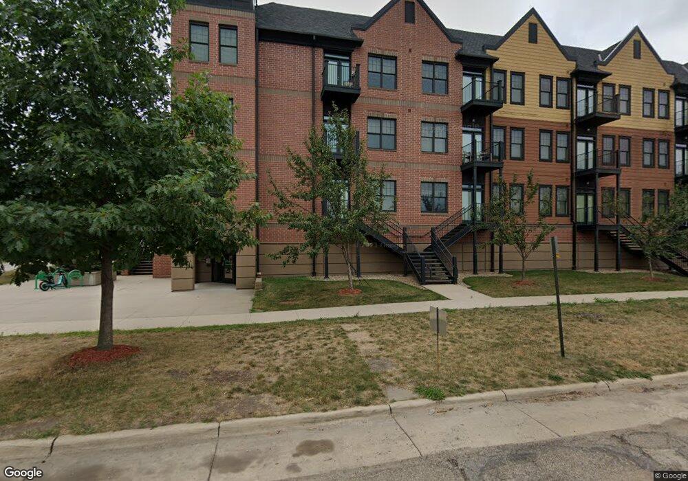 951 6th St SE, Cedar Rapids, IA 52401 - photo 1