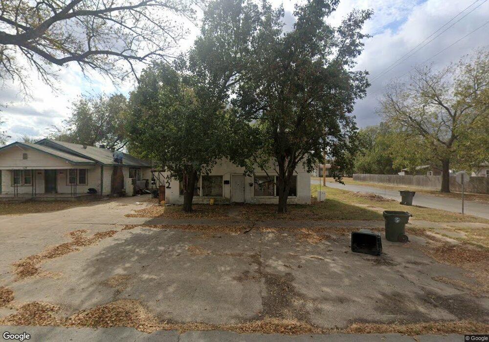 924 W 8th St, Okmulgee, OK 74447 - photo 1