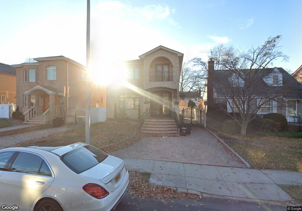 7336 183rd St, Fresh Meadows, NY 11366 - photo 1