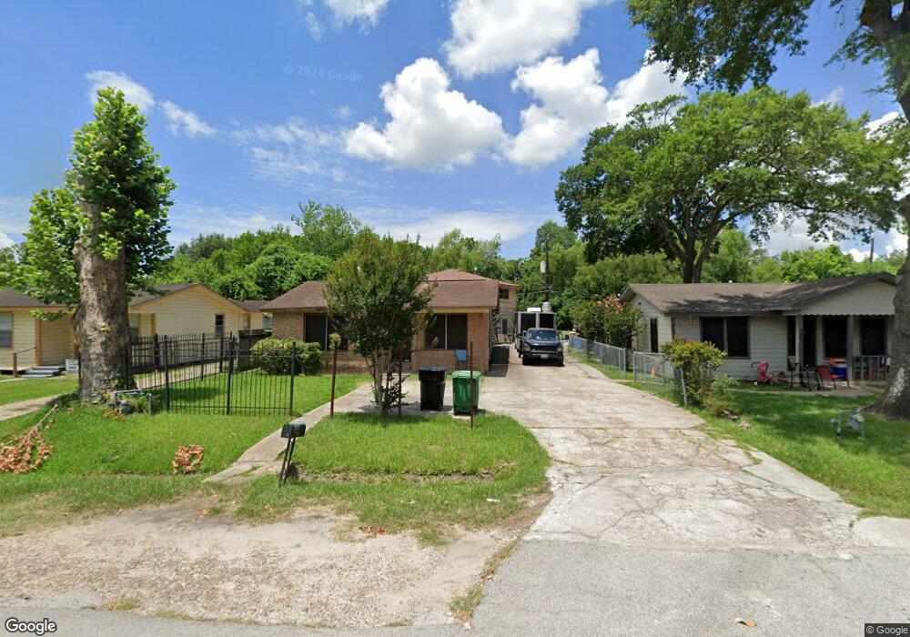 8121 Hezekiah Ln, Houston, TX 77088 - photo 1