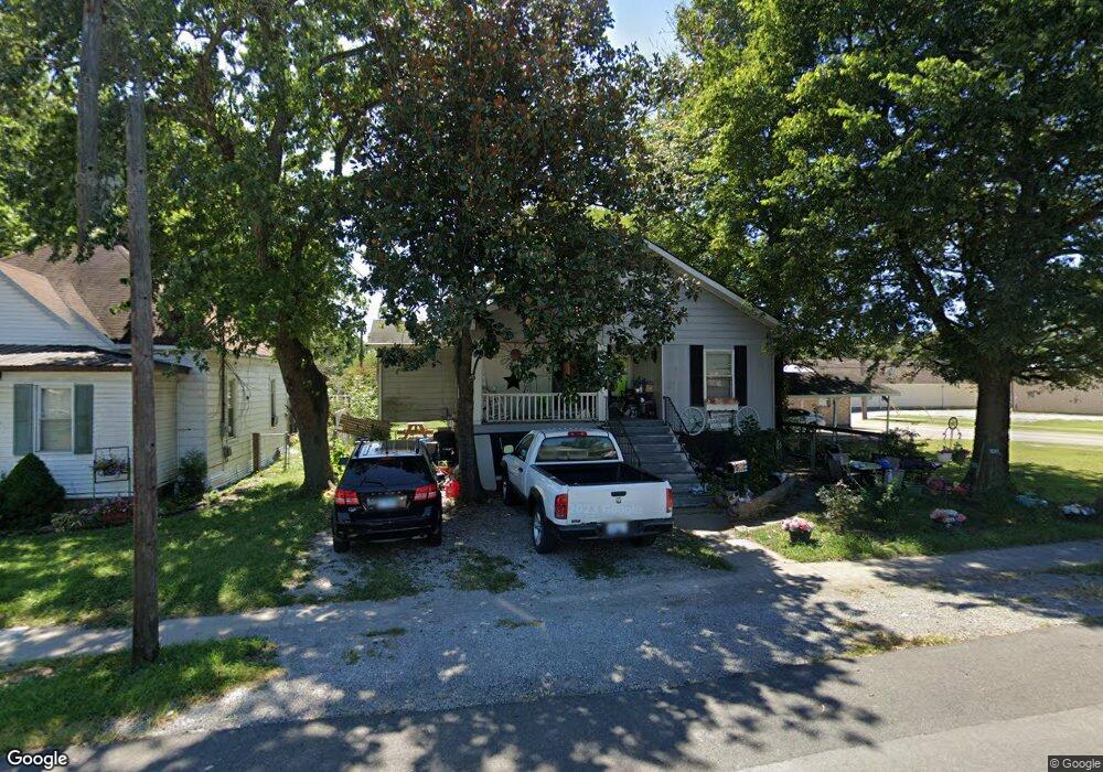 711 W Poplar St, Harrisburg, IL 62946 - photo 1