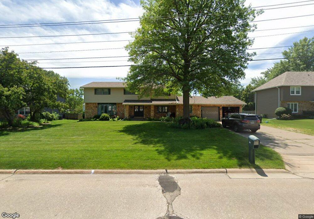 2211 E 46th St, Davenport, IA 52807 - photo 1