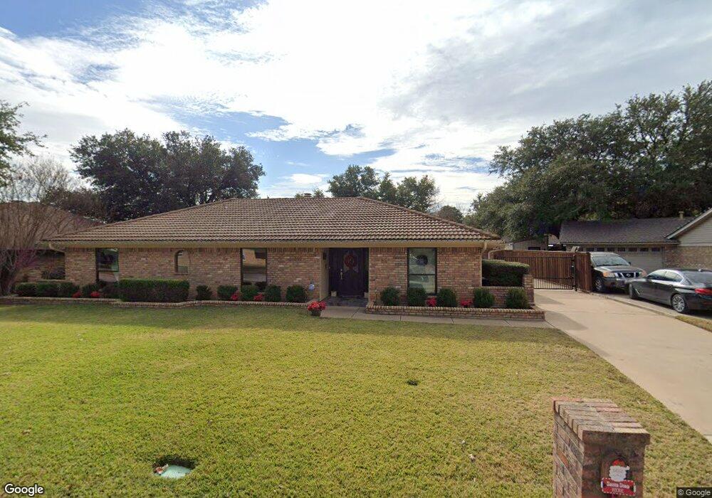 305 Baker Dr, Hurst, TX 76054 - photo 1
