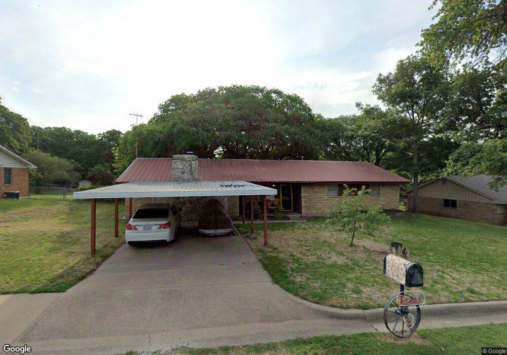 816 Vickie Dr, Azle, TX 76020 - photo 1