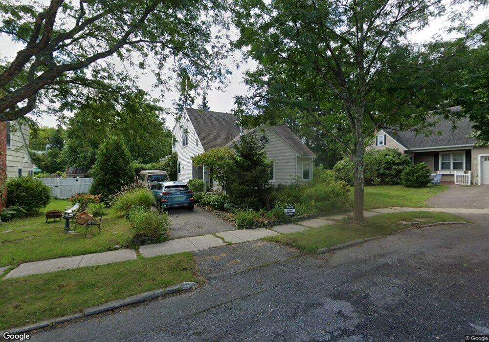 27 Bilodeau Pkwy, Burlington, VT 05401 - photo 1